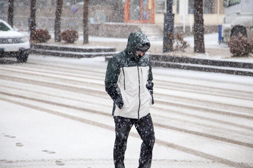 Son dakika uyarısını Meteoroloji verdi: Kar yağışları yurdun büyük kısmında etkili olacak, çığ ve buzlanmaya dikkat!