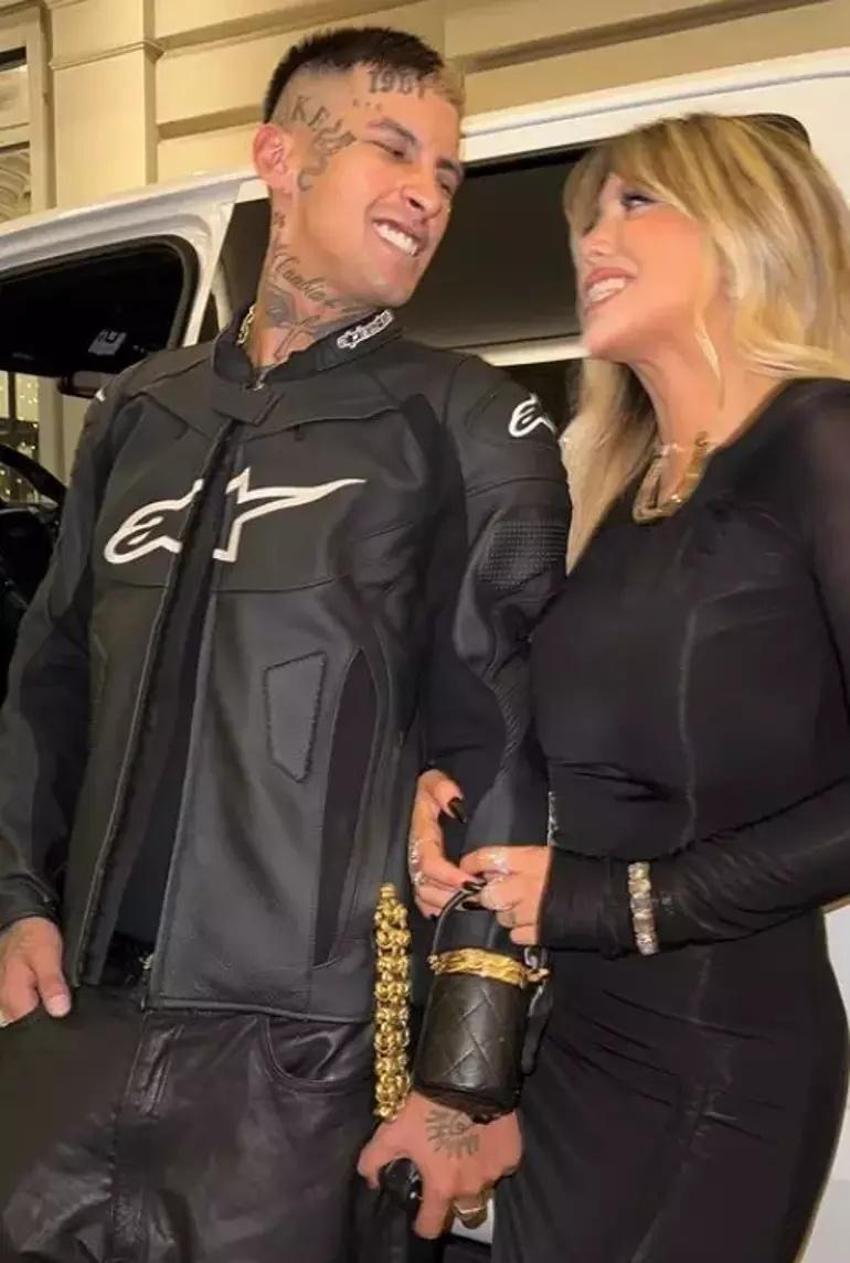 Wanda Nara sınırları zorladı! Havuz başında iddialı yeni yıl pozuna yorum yağdı 