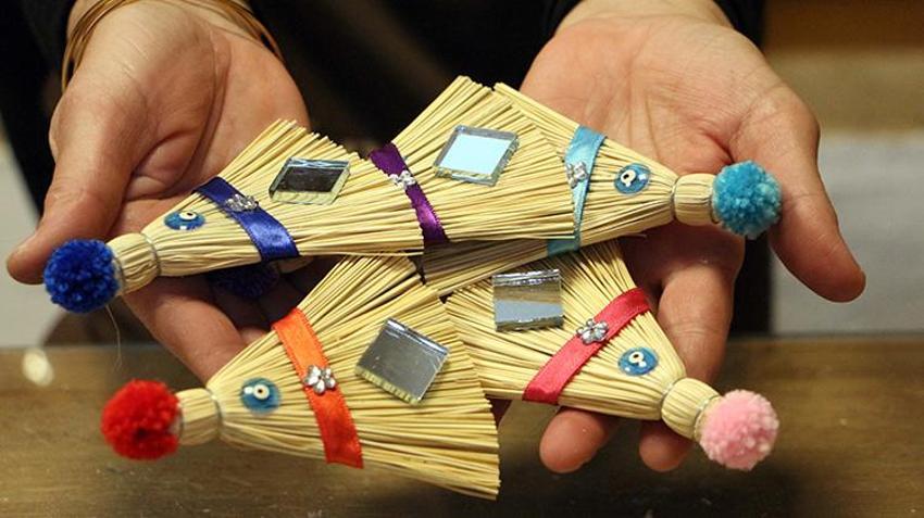 Unutulmaya yüz tutmuş mesleği yaşatıyorlar! Edirne'de kültürel miras taşıyıcıları aynalı süpürge geleneğini gelecek nesillere aktarmak istiyorlar