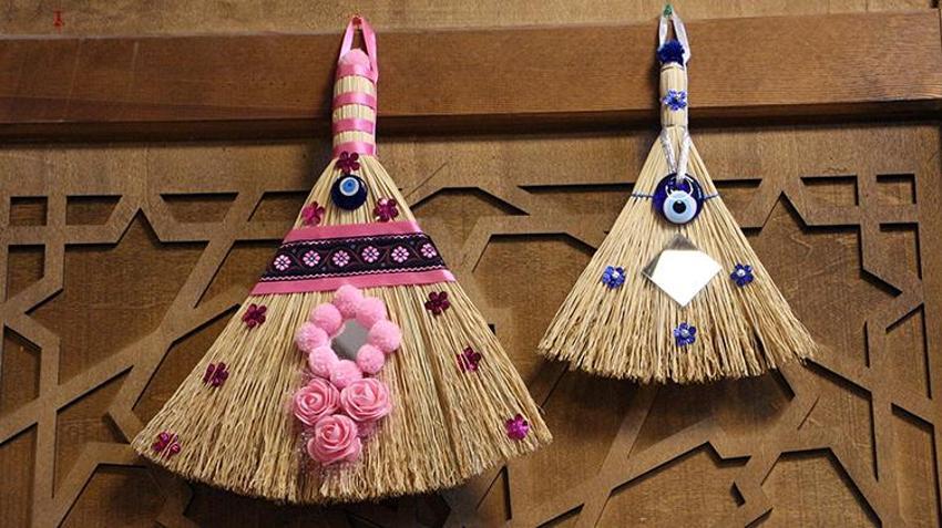 Unutulmaya yüz tutmuş mesleği yaşatıyorlar! Edirne'de kültürel miras taşıyıcıları aynalı süpürge geleneğini gelecek nesillere aktarmak istiyorlar