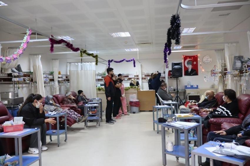 Sağlık çalışanlarından kanser hastalarına moral konseri