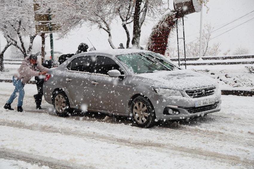 Lapa lapa kar yağışı, kuvvetli fırtına ve sağanak yağış geliyor! Meteoroloji çığ düşmesi ve buzlanmaya karşı uyardı
