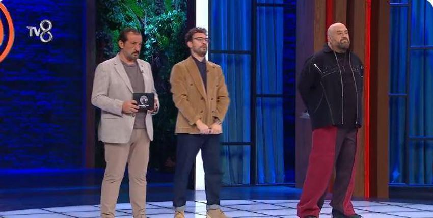 Masterchef'te ilk 4'e kalan üçüncü isim belli oldu! Yarışmacının sunum anında talihsiz hatası