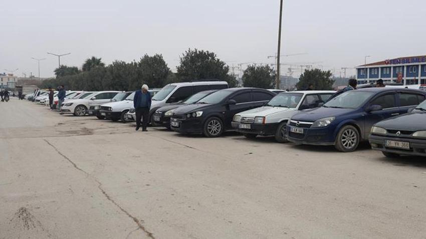 Suriyeliler araba pazarlarına akın etti! Araçlarını düşük fiyattan satıyorlar
