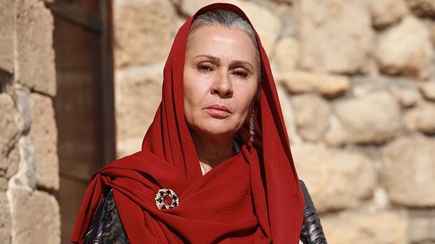 Uzak Şehir oyuncularından yeni yıl mesajı! 'Mesafeler 'uzak' olsa da kalplerimiz bir'