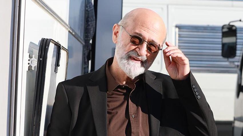 Uzak Şehir oyuncularından yeni yıl mesajı! 'Mesafeler 'uzak' olsa da kalplerimiz bir'