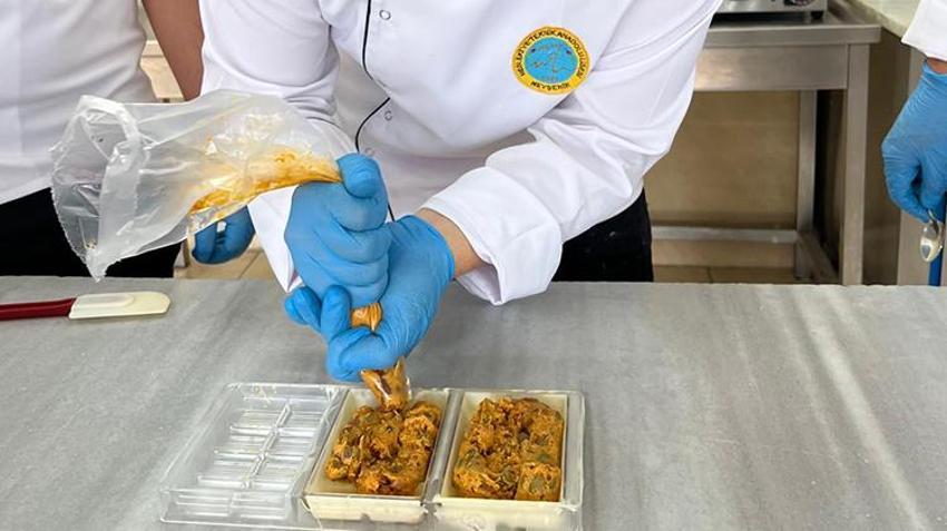 Nevşehir'de liseli öğrenciler coğrafi işaretli ürünlerle 'Kapadokya çikolatası' üretti