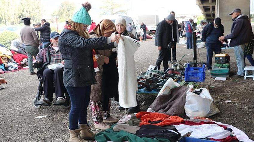 18 yıl önce kızının eve getirdiği yavru kedi hayatını değiştirdi: Sokaktaki canlar için ikinci el eşya satıyor