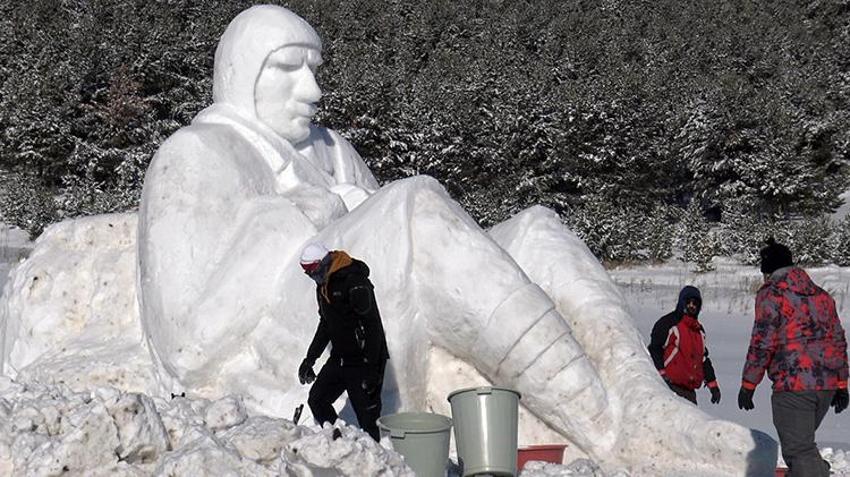 Kars'ta Sarıkamış Şehitleri'nin kardan heykelleri yapılıyor