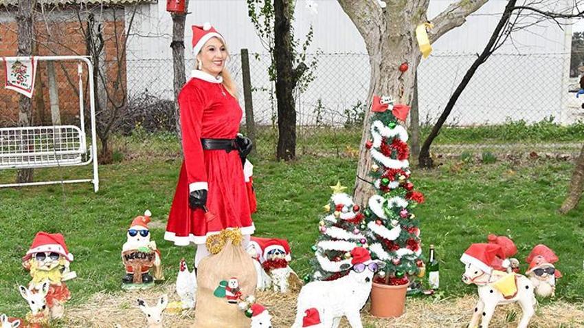Tekirdağ'da 'Noel Anne' 15 yıldır çocuklara hediye vererek mutlu olmalarını sağlıyor
