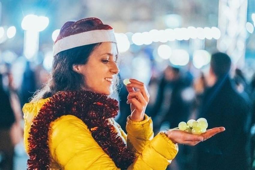 Yılbaşında 12 Üzüm Ritüeli: 12 Üzüm Yeme Ritüeli Saat Kaçta ve Nasıl Yapılır?