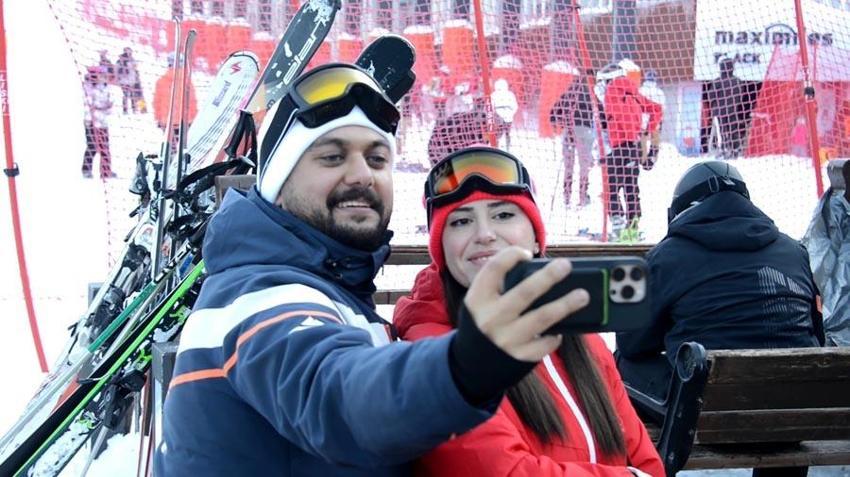 2024'ün son gününü Palandöken’de kayarak geçirdiler