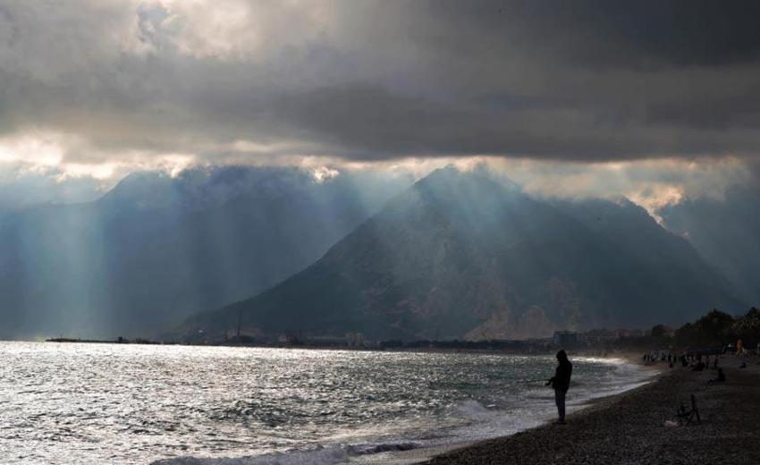 Lapa lapa kar, sağanak yağış ve kuvvetli fırtına! Yeni yılın ilk gününde havalar nasıl olacak? Meteoroloji son hava tahmin raporunu yayınladı
