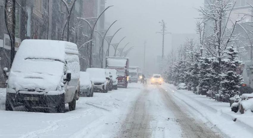 Lapa lapa kar, sağanak yağış ve kuvvetli fırtına! Yeni yılın ilk gününde havalar nasıl olacak? Meteoroloji son hava tahmin raporunu yayınladı