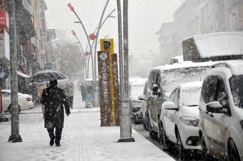 Lapa lapa kar, sağanak yağış ve kuvvetli fırtına! Yeni yılın ilk gününde havalar nasıl olacak? Meteoroloji son hava tahmin raporunu yayınladı