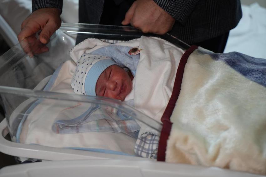 2024 yılının son bebekleri Kırıkkale'de doğdu! Aileler yeni yıla bebek sevinciyle girdi