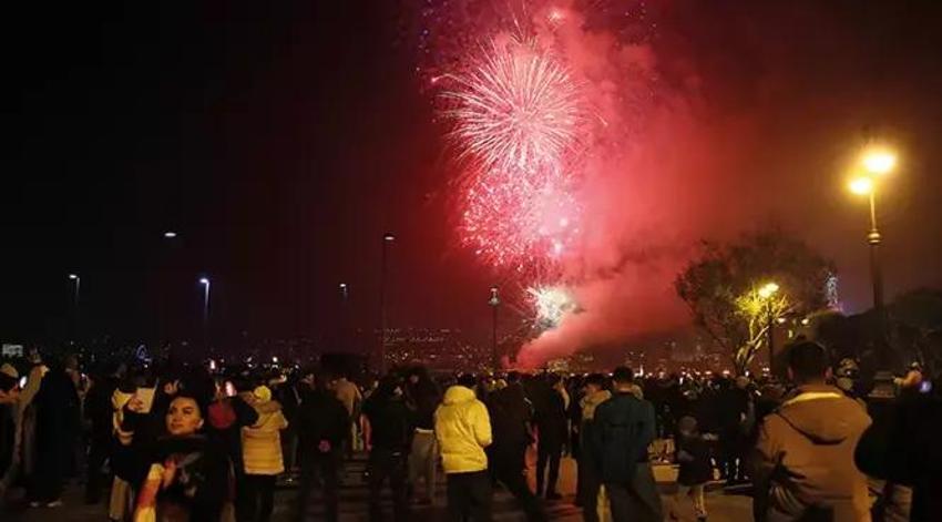 Dünya yeni yıla giriyor! İşte 2025'e giren ülkeler ve adalardan ilk görüntüler