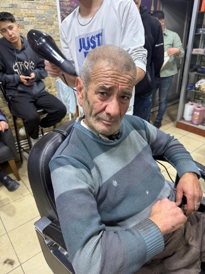 “Evsiz” sandılar, iki dairesi çıktı! Sosyal medyanın “evsiz” kahramanı, üçüncü kez temizlenen çöp evin de sahibi çıktı