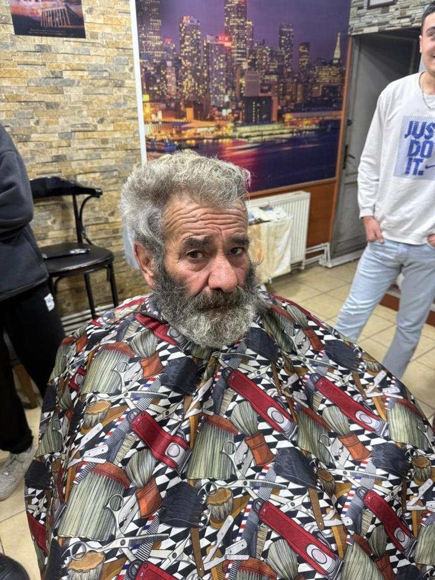 “Evsiz” sandılar, iki dairesi çıktı! Sosyal medyanın “evsiz” kahramanı, üçüncü kez temizlenen çöp evin de sahibi çıktı