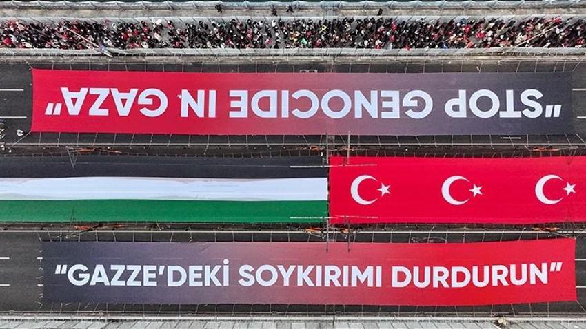 Filistin'e destek için yüz binlerin Galata Köprüsü'nde buluştuğu eylem sona erdi