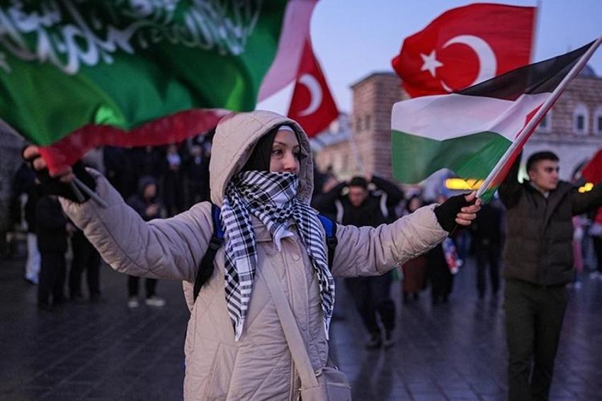 Filistin'e destek için yüz binlerin Galata Köprüsü'nde buluştuğu eylem sona erdi