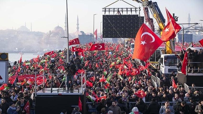 Filistin'e destek için yüz binlerin Galata Köprüsü'nde buluştuğu eylem sona erdi