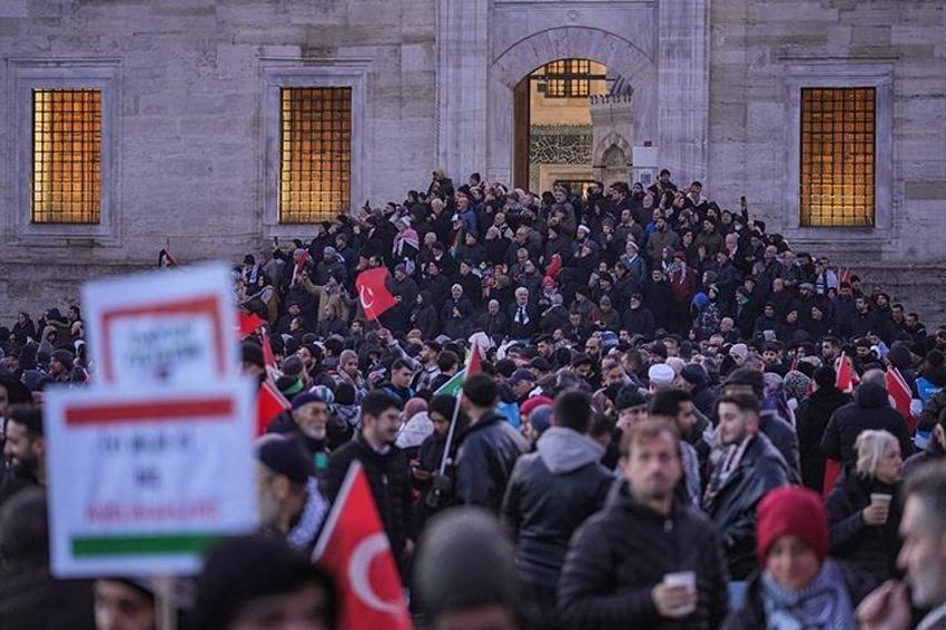 Filistin'e destek için yüz binlerin Galata Köprüsü'nde buluştuğu eylem sona erdi