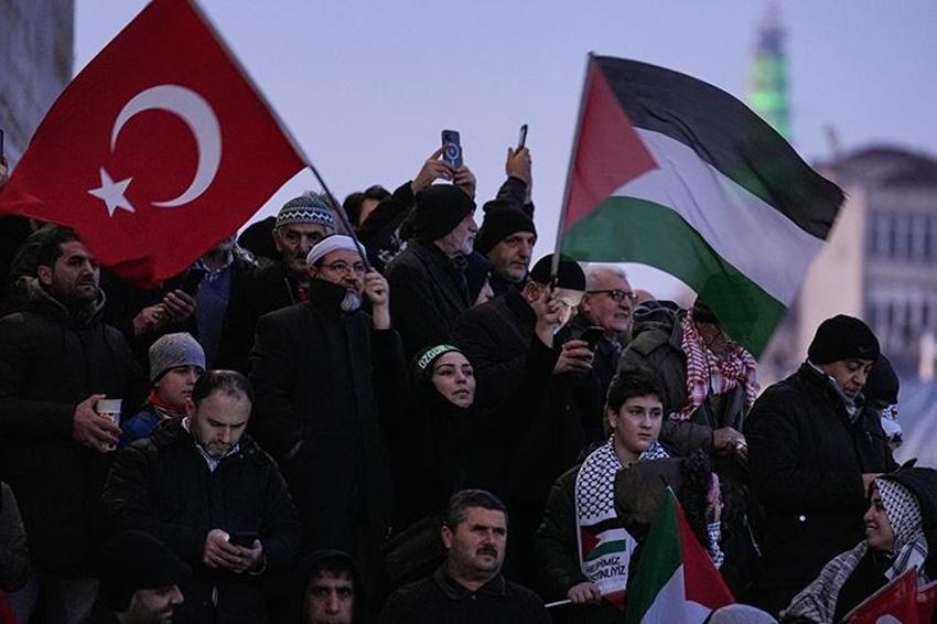 Filistin'e destek için yüz binlerin Galata Köprüsü'nde buluştuğu eylem sona erdi