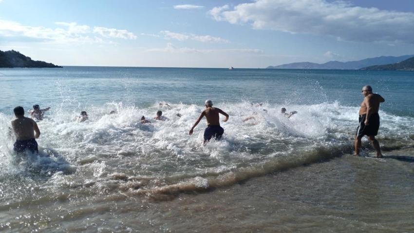 Mersin'de yeni yılın ilk günü: Hem kayak, hem deniz keyfi