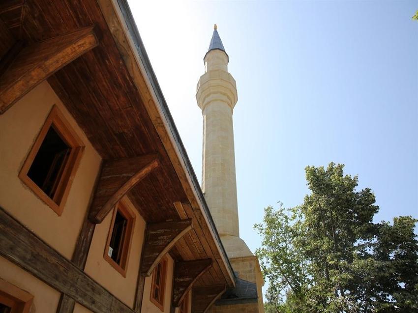 5 asırlık cami yarın ibadete açılacak!
