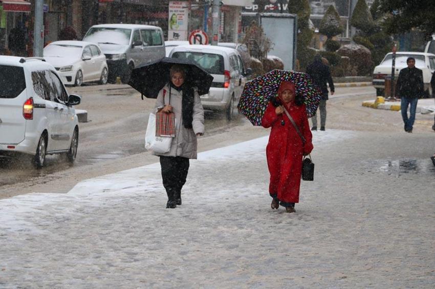 Kar ve sağanak yağışlar geliyor! Meteoroloji buzlanma ve çığ tehlikesine karşı uyardı