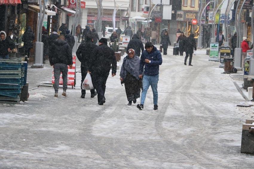 Kar ve sağanak yağışlar geliyor! Meteoroloji buzlanma ve çığ tehlikesine karşı uyardı
