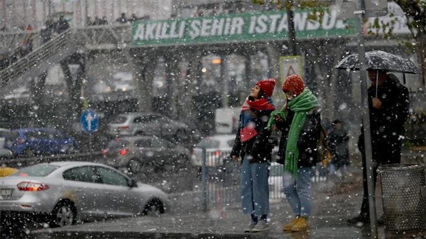 Ve beklenen kar yağışı başlıyor! Sadece saatler kaldı, İstanbul'a lapa lapa yağacak, resmen şehir buz kesecek