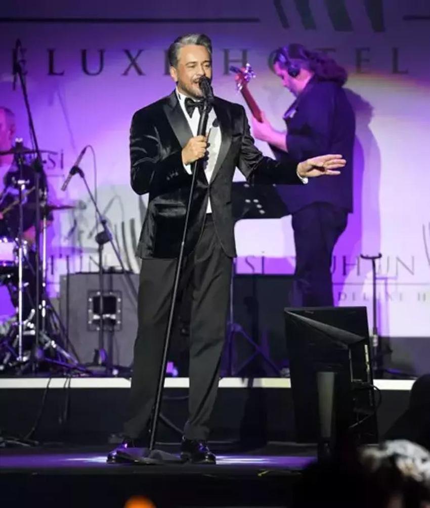 Ünlü isimler yeni yılı sahnede karşıladı! Kombinleri yılbaşı gecesine damga vurdu