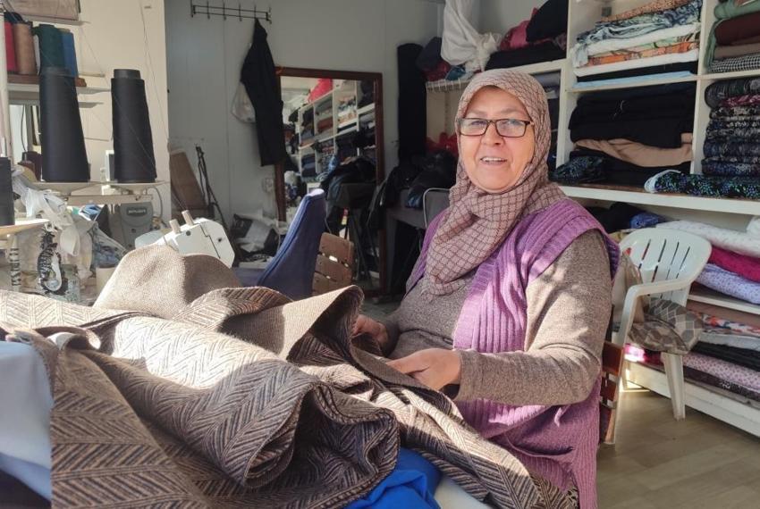 Depremde iş yeri yıkıldı yine de vazgeçmedi! Kahramanmaraş'ta 5 çocuk annesi konteyneri atölyeye çevirdi