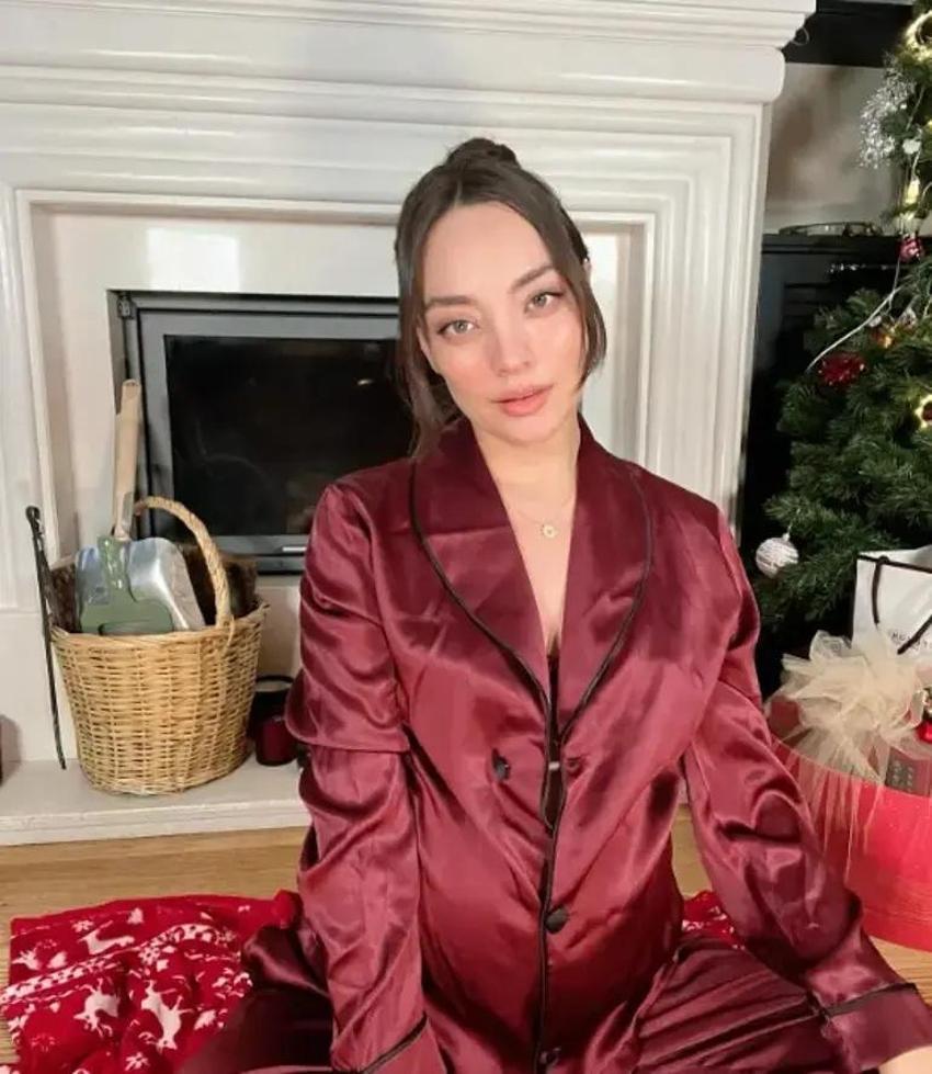 Aile pozu verdiler! Zeynep Tuğçe Bayat bebeklerine verecekleri ismi açıkladı