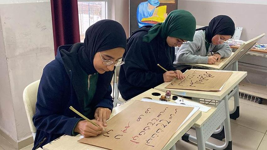 Mardin'de hüsnühat sanatı, öğrencilerin ellerinde hayat buluyor