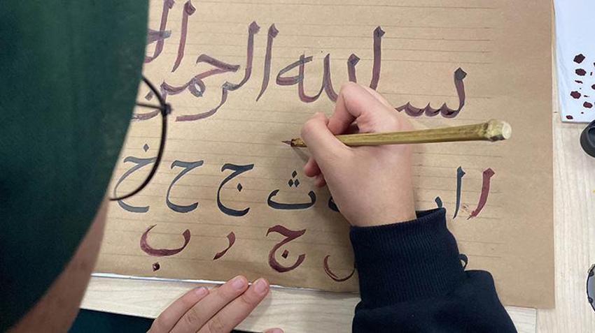 Mardin'de hüsnühat sanatı, öğrencilerin ellerinde hayat buluyor