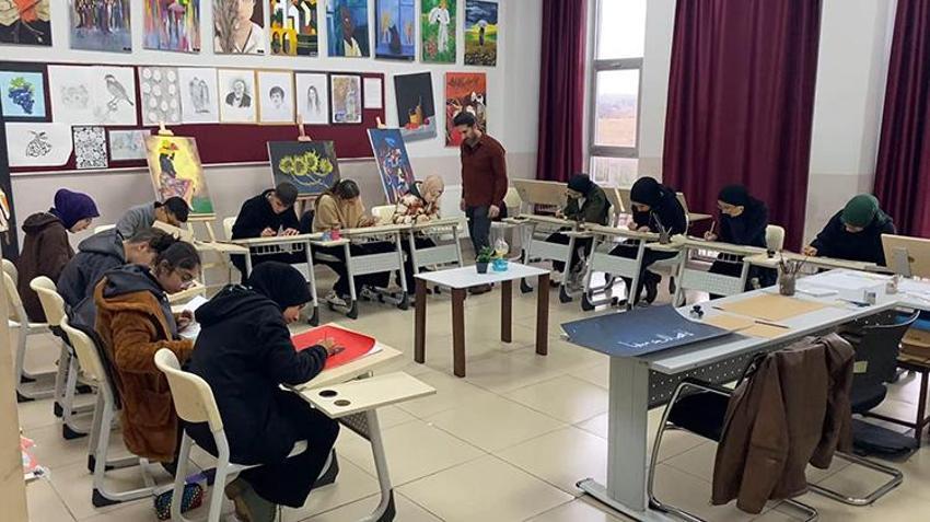 Mardin'de hüsnühat sanatı, öğrencilerin ellerinde hayat buluyor