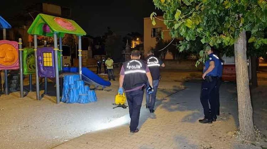 Adana'da intikam cinayeti! Ağabeyinin ölümüne sebep olmakla suçladığı kişiyi vurdu, yakalanınca suçu birbirlerine attılar