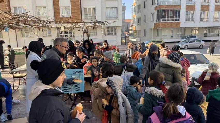 Şivlilik diye seslenen her çocuk nasibini alıyor! Konya'da Üç Aylar yüzlerce yıllık gelenekle başladı