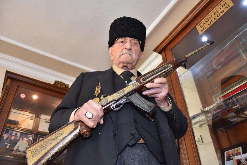 Sakarya'da asırlık çınarın evladiyelik müzesi! En eskisi 300 yıllık 108 tarihi eser kameralarla korunuyor