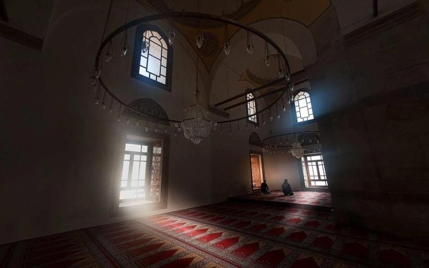Anneye, babaya Regaip Kandil mesajları: Ölen anneye duygusal Regaip mesajları
