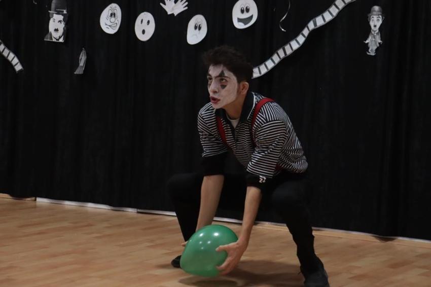 Sessizliğin içinde 'sözsüz' sanat: Engelli Halit hem moral buluyor hem eğlendiriyor