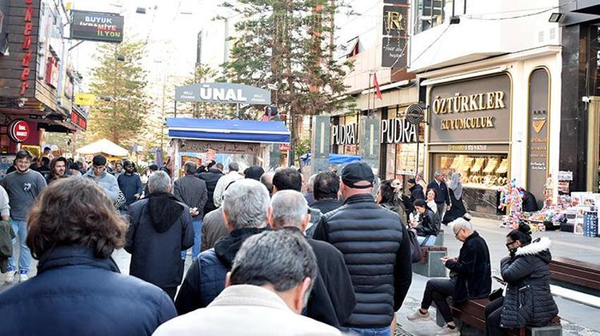Büyük ikramiyenin çeyrek bilete vurduğu Antalya'da bayilerde 'amorti' yoğunluğu yaşanıyor 