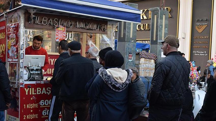 Büyük ikramiyenin çeyrek bilete vurduğu Antalya'da bayilerde 'amorti' yoğunluğu yaşanıyor 