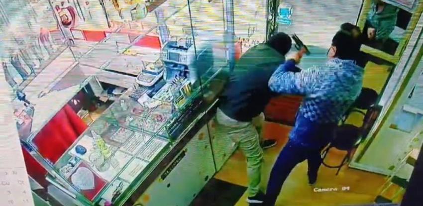 Bursa'da trajikomik soygun girişimi: Oyuncak silahla soyguna kalkıştı, kaptırdığı silahla dayak yedi