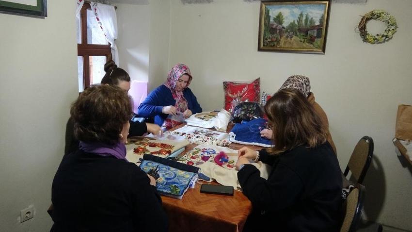 Unutulmaya yüz tutan desenler yaşatılıyor! Trabzon'da geleneksel sanata modern dokunuş