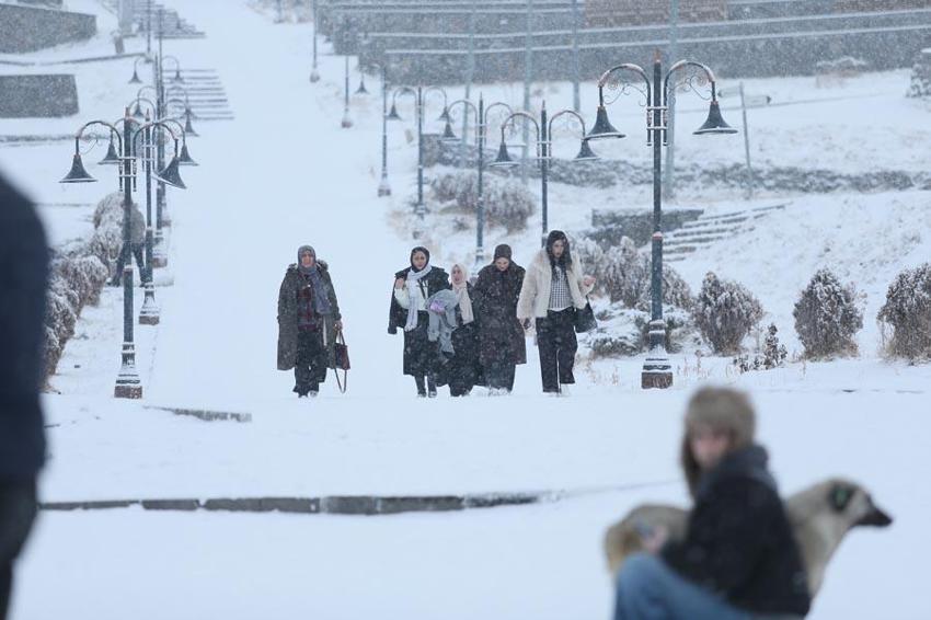 Lapa lapa kar yağışları yurdu etkisi altına alacak! Uzman isim İstanbul için tarih verdi: Yoğun kar yağışı etkili olacak