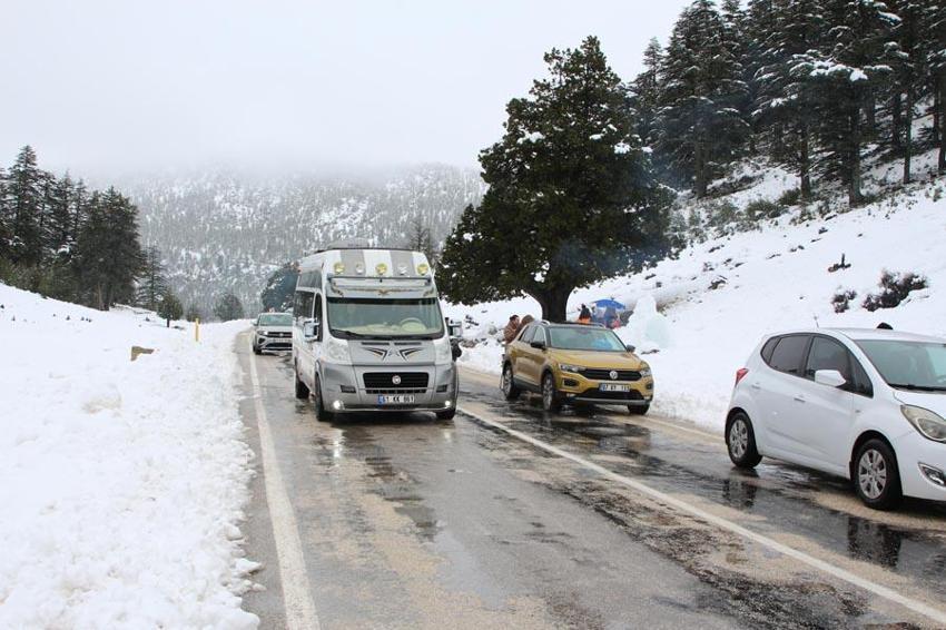 Lapa lapa kar yağışları yurdu etkisi altına alacak! Uzman isim İstanbul için tarih verdi: Yoğun kar yağışı etkili olacak